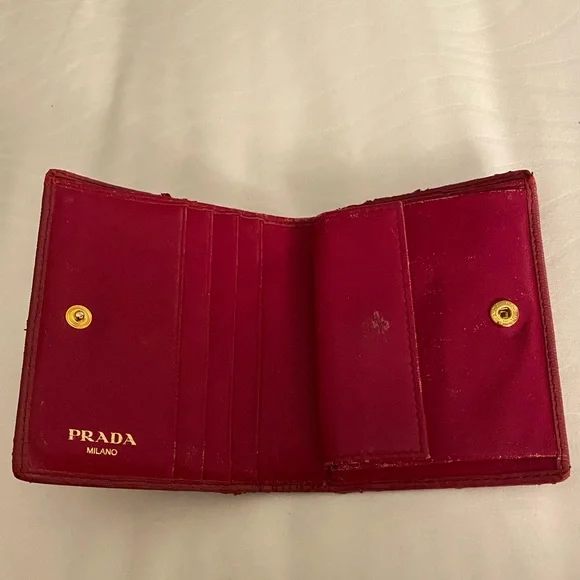 Authentic PRADA Saffiano Leather Bifold Wallet
Comes with COA - Picture 5 of 9